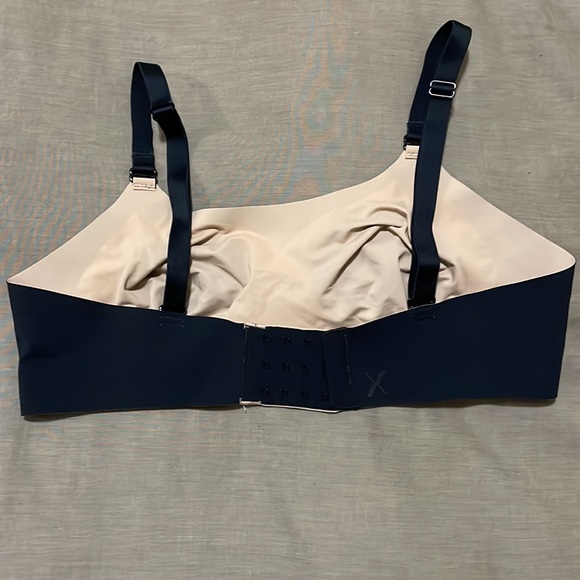 Knix Unpadded Evolution Bra Reversible - Picture 2 of 3